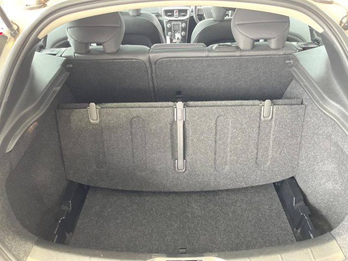 2018 Volvo V40 LDA-MD4204T (UW-6a278590130e0)[28]
