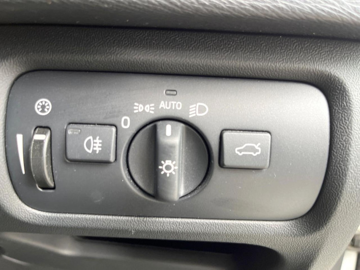 2018 Volvo V40 LDA-MD4204T (UW-6a278590130e0)[11]