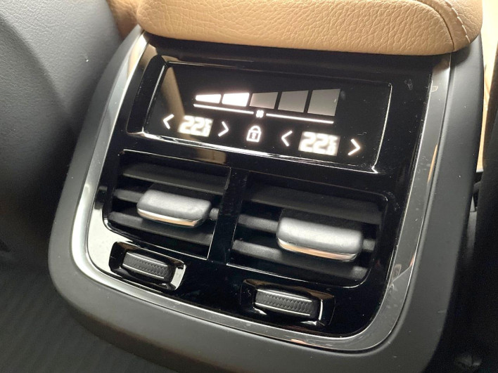 2019 Volvo XC60 LDA-UD4204TXC (UW-6a27859102656)[16]