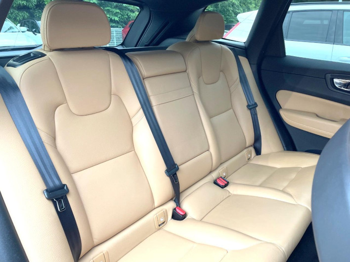 2019 Volvo XC60 LDA-UD4204TXC (UW-6a27859102656)[17]
