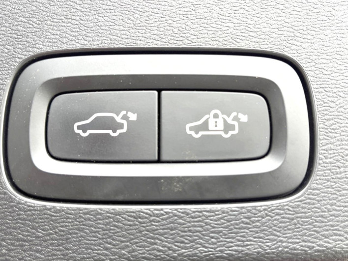 2019 Volvo V60 DBA-ZB420 (UW-6a278592ba399)[28]
