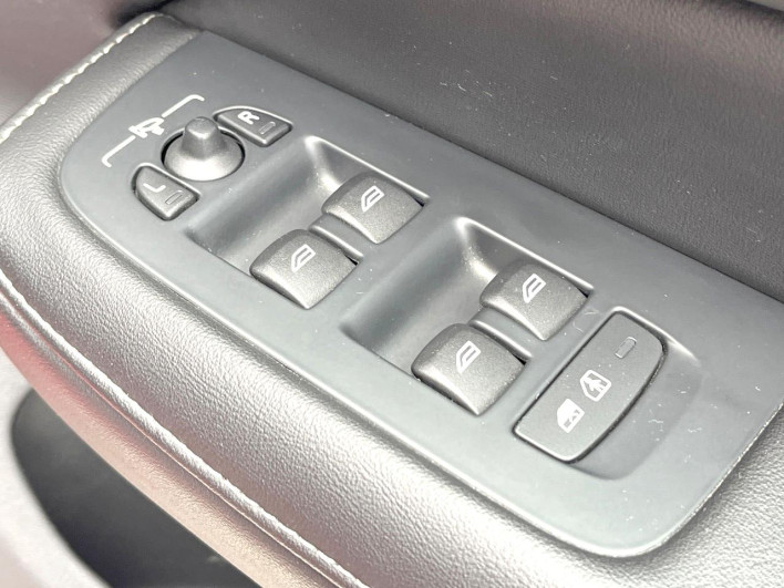 2019 Volvo V60 DBA-ZB420 (UW-6a278592ba399)[17]