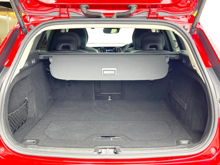 2019 Volvo V60 DBA-ZB420 (UW-6a278592ba399)[26]