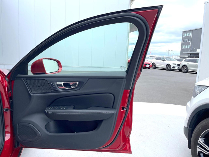 2019 Volvo V60 DBA-ZB420 (UW-6a278592ba399)[16]