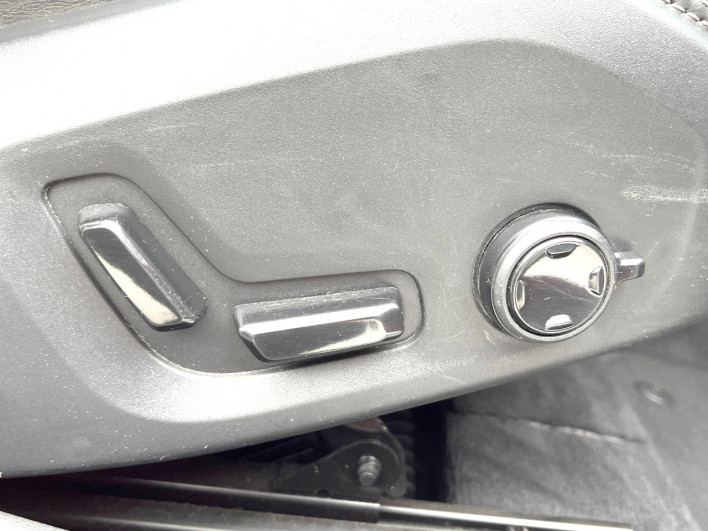 2019 Volvo V60 DBA-ZB420 (UW-6a278592ba399)[22]