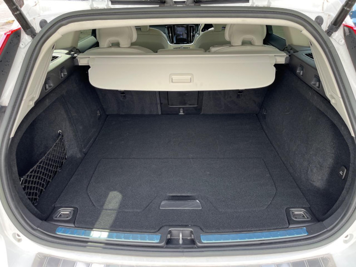 2023 Volvo V60 5AA-ZB420TM (UW-6a2785938a3ed)[22]