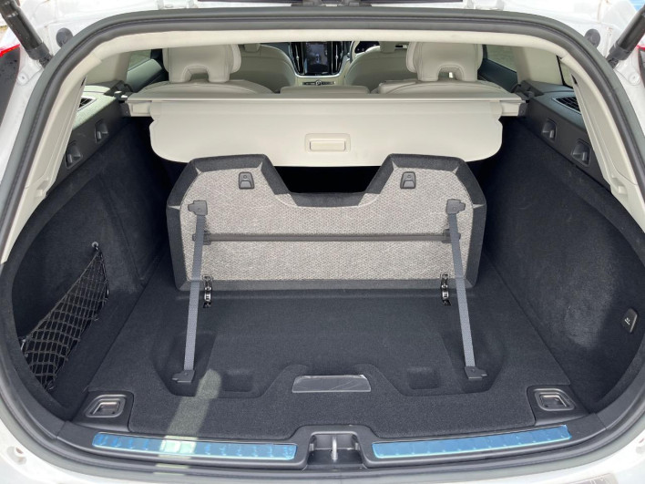 2023 Volvo V60 5AA-ZB420TM (UW-6a2785938a3ed)[23]