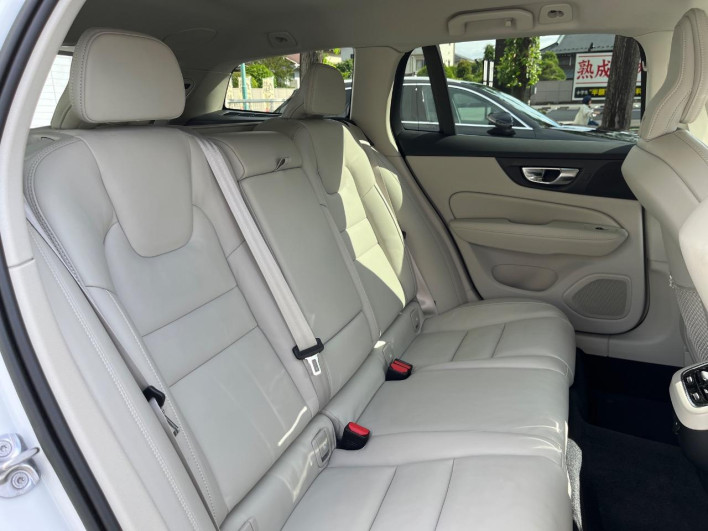 2023 Volvo V60 5AA-ZB420TM (UW-6a2785938a3ed)[20]
