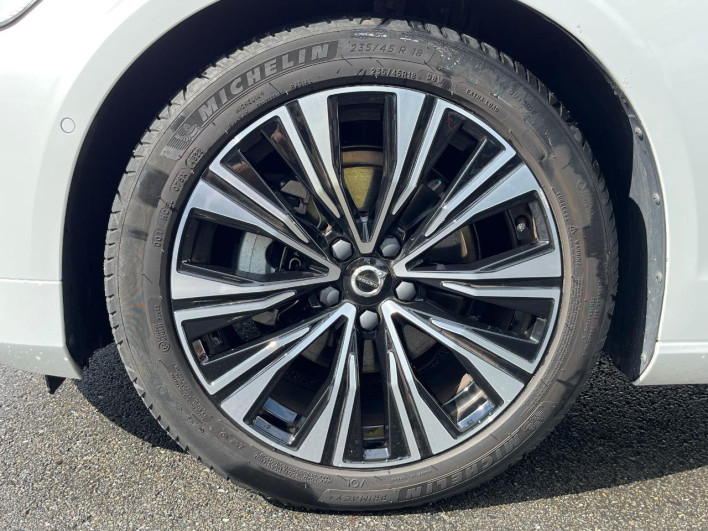 2023 Volvo V60 5AA-ZB420TM (UW-6a2785938a3ed)[15]