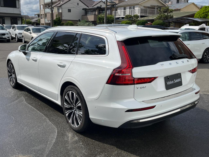 2023 Volvo V60 5AA-ZB420TM (UW-6a2785938a3ed)[9]