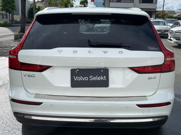 2023 Volvo V60 5AA-ZB420TM (UW-6a2785938a3ed)[11]