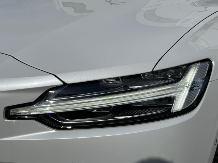 2023 Volvo V60 5AA-ZB420TM (UW-6a2785938a3ed)[29]