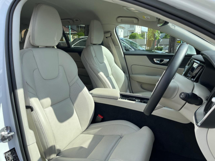 2023 Volvo V60 5AA-ZB420TM (UW-6a2785938a3ed)[21]