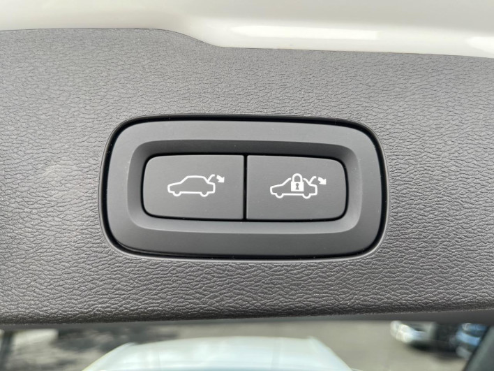 2023 Volvo V60 5AA-ZB420TM (UW-6a2785938a3ed)[24]