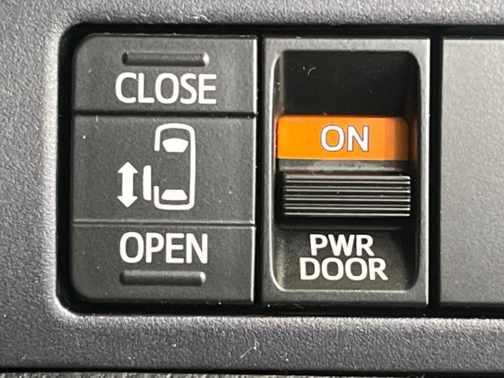 2014 Toyota Noah DBA-ZRR80W (UW-6a27859ab9e04)[25]