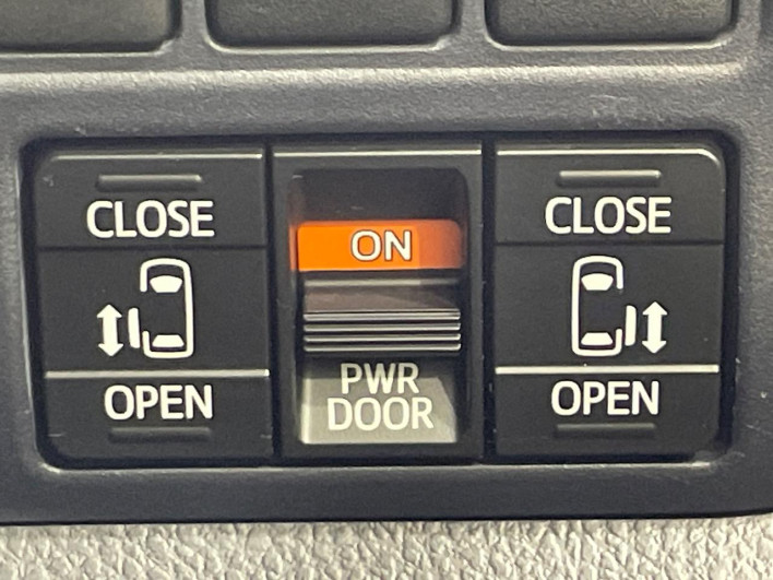 2015 Toyota Noah DBA-ZRR80G (UW-6a27859b02809)[19]