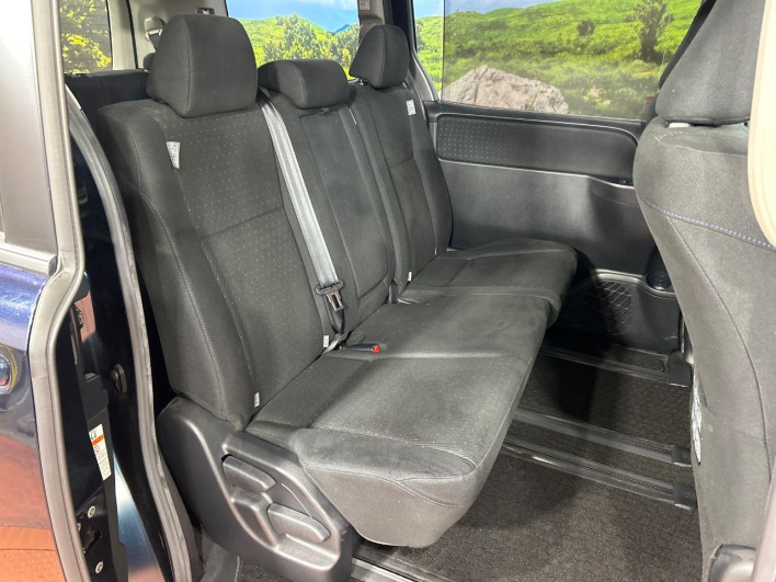 2015 Toyota Voxy DBA-ZRR80G (UW-6a27859b1076d)[17]
