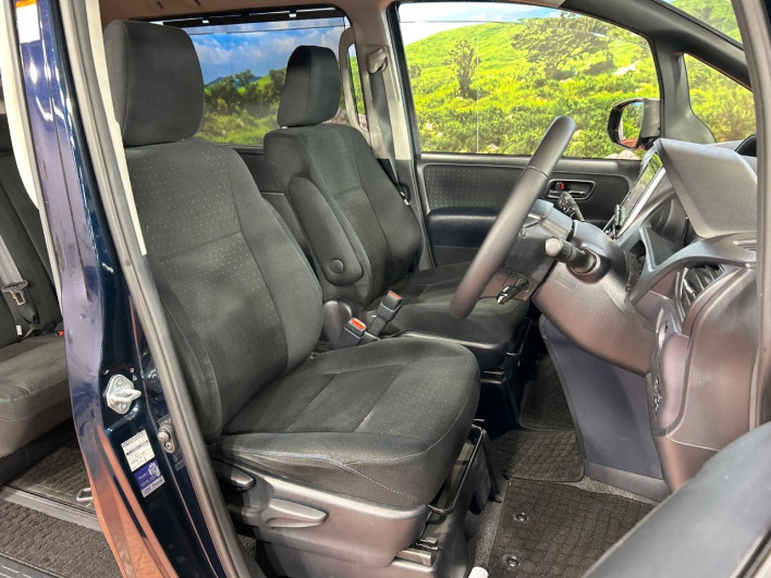 2015 Toyota Voxy DBA-ZRR80G (UW-6a27859b1076d)[16]