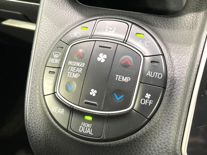 2015 Toyota Noah DBA-ZRR80G (UW-6a27859c166b2)[27]