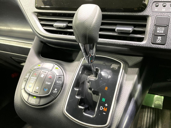 2015 Toyota Noah DBA-ZRR80G (UW-6a27859c166b2)[28]