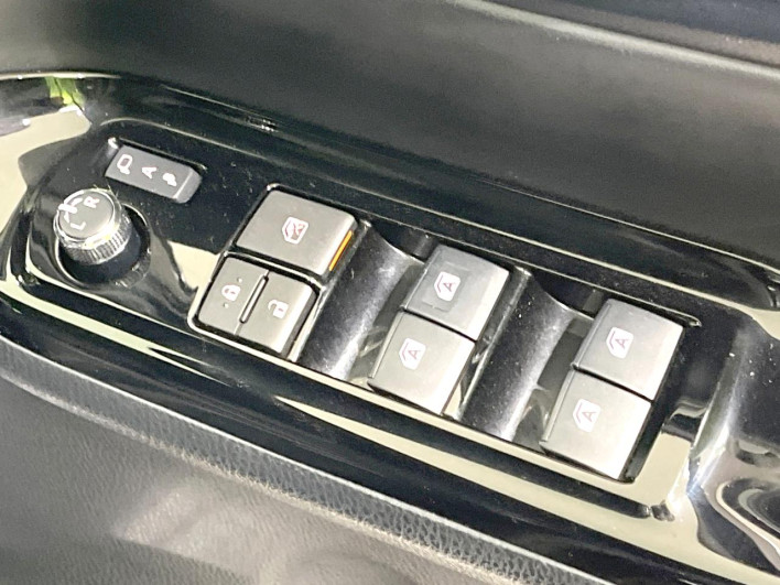 2018 Toyota Noah DBA-ZRR80W (UW-6a2785a296f4c)[23]