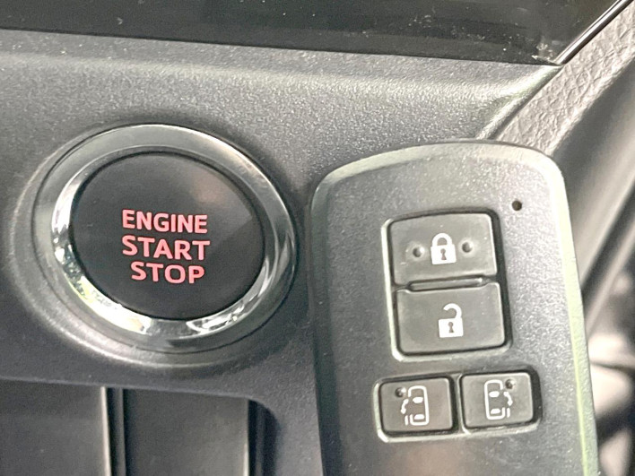 2018 Toyota Noah DBA-ZRR80W (UW-6a2785a296f4c)[24]