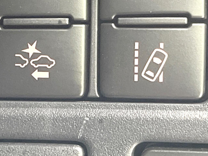 2018 Toyota Noah DBA-ZRR80W (UW-6a2785a296f4c)[28]
