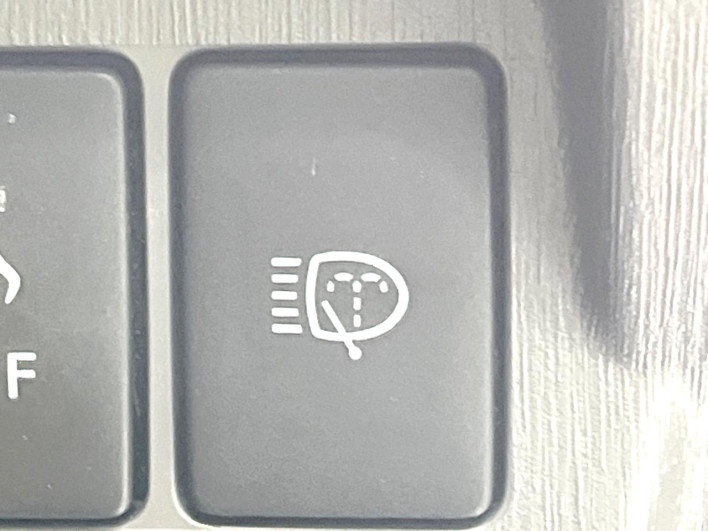 2013 Toyota Prius α DAA-ZVW40W (UW-6a2785b3b4814)[23]