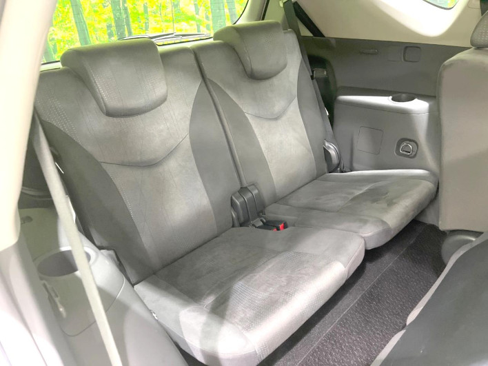2013 Toyota Prius α DAA-ZVW40W (UW-6a2785b3b4814)[16]