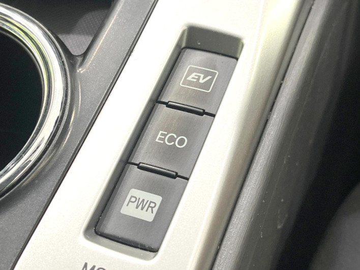 2013 Toyota Prius α DAA-ZVW40W (UW-6a2785b3b4814)[26]
