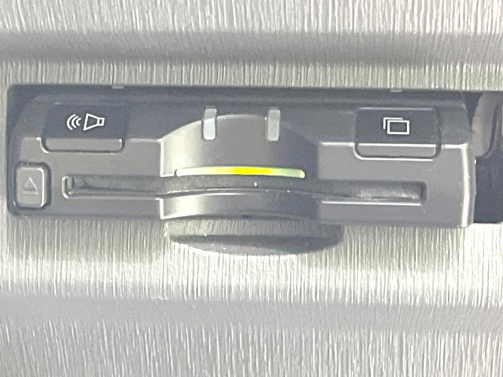 2013 Toyota Prius α DAA-ZVW40W (UW-6a2785b3b4814)[22]
