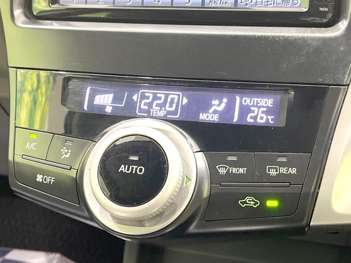 2013 Toyota Prius α DAA-ZVW40W (UW-6a2785b3b4814)[28]