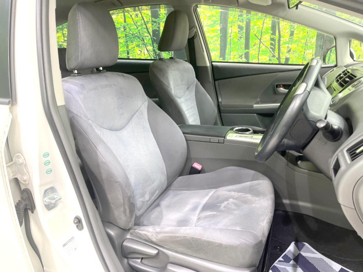 2013 Toyota Prius α DAA-ZVW40W (UW-6a2785b3b4814)[18]