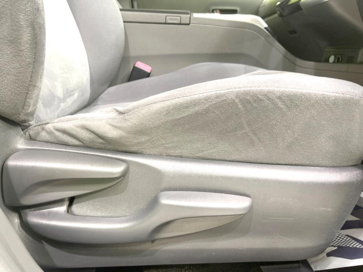 2013 Toyota Prius α DAA-ZVW40W (UW-6a2785b3b4814)[17]