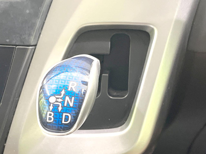 2013 Toyota Prius α DAA-ZVW40W (UW-6a2785b3b4814)[27]