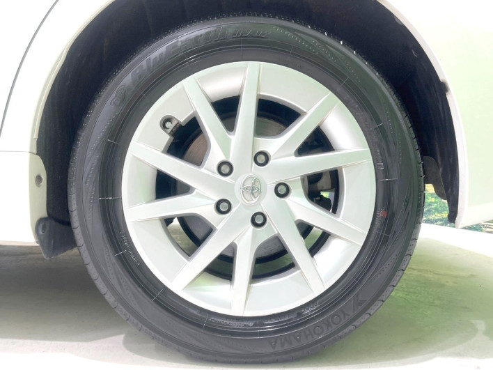 2013 Toyota Prius α DAA-ZVW40W (UW-6a2785b3b4814)[13]