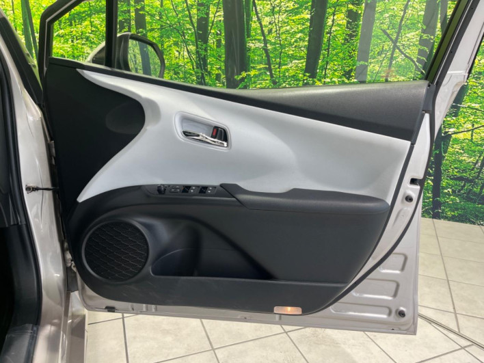 2016 Toyota Prius DAA-ZVW50 (UW-6a2785b5cea2a)[23]