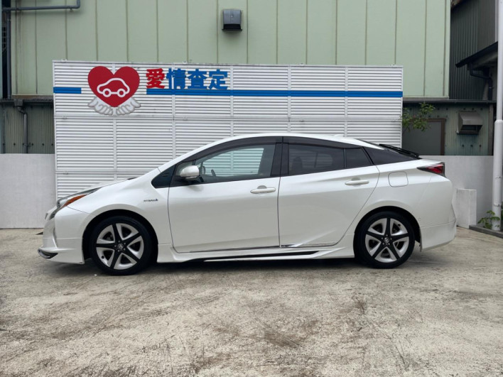 2017 Toyota Prius DAA-ZVW51 (UW-6a2785b890562)[28]