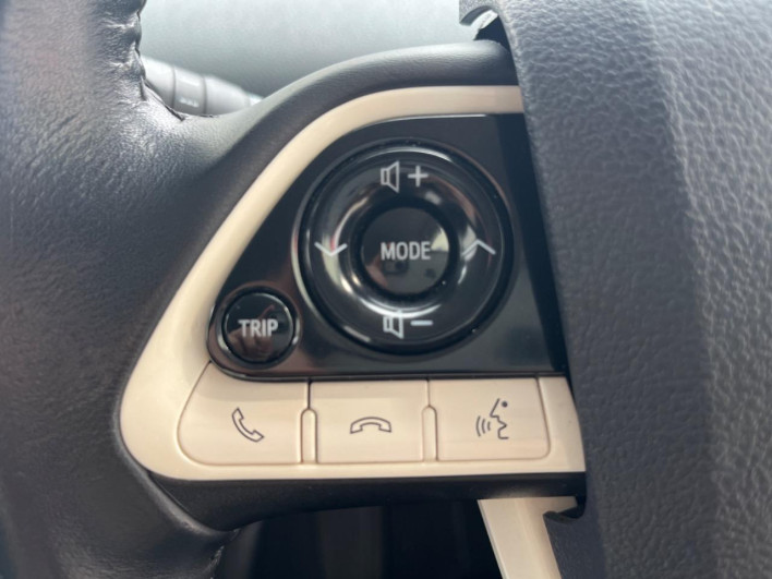 2017 Toyota Prius DAA-ZVW51 (UW-6a2785b890562)[17]
