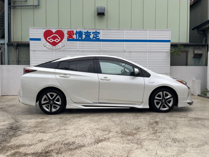 2017 Toyota Prius DAA-ZVW51 (UW-6a2785b890562)[24]