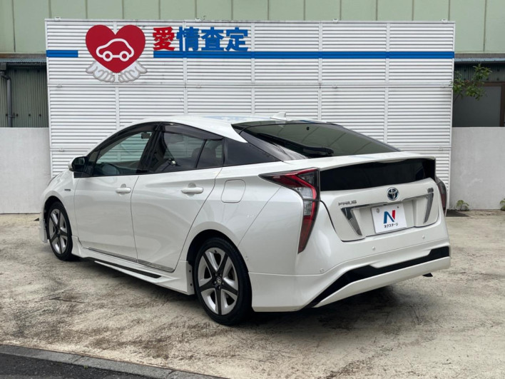 2017 Toyota Prius DAA-ZVW51 (UW-6a2785b890562)[27]