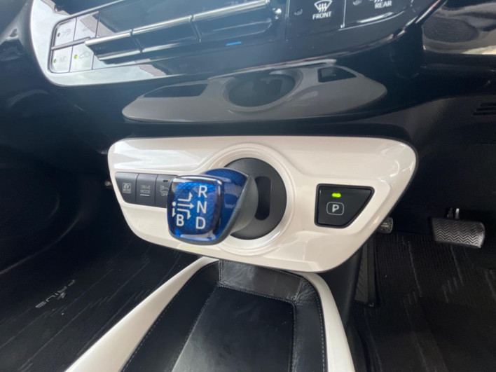 2017 Toyota Prius DAA-ZVW51 (UW-6a2785b890562)[16]