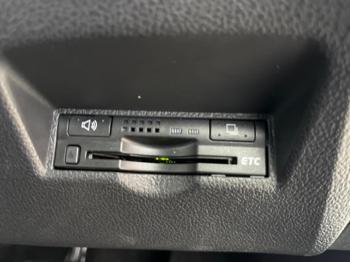 2017 Toyota Prius DAA-ZVW51 (UW-6a2785b890562)[11]