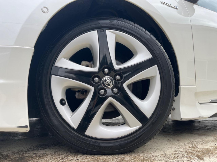 2017 Toyota Prius DAA-ZVW51 (UW-6a2785b890562)[4]
