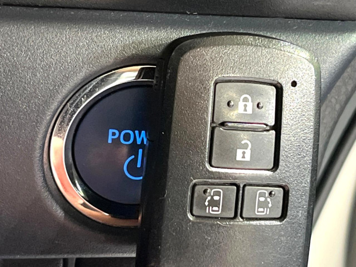 2015 Toyota Noah DAA-ZWR80G (UW-6a2785c154081)[25]