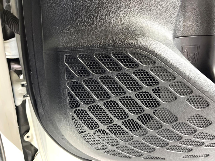 2015 Toyota Noah DAA-ZWR80G (UW-6a2785c154081)[18]
