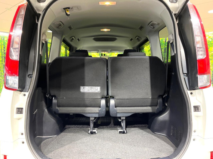 2015 Toyota Noah DAA-ZWR80G (UW-6a2785c154081)[21]