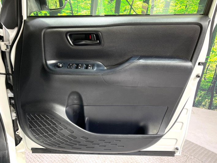 2015 Toyota Noah DAA-ZWR80G (UW-6a2785c154081)[16]