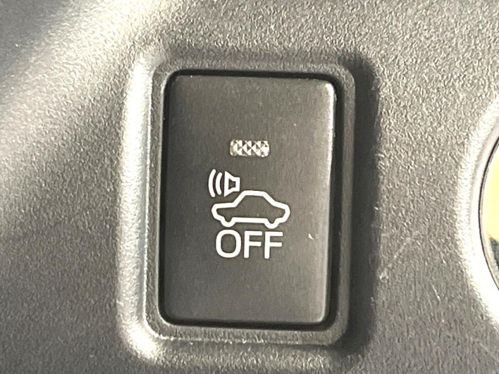 2018 Toyota Noah DAA-ZWR80W (UW-6a2785c2d9e02)[16]