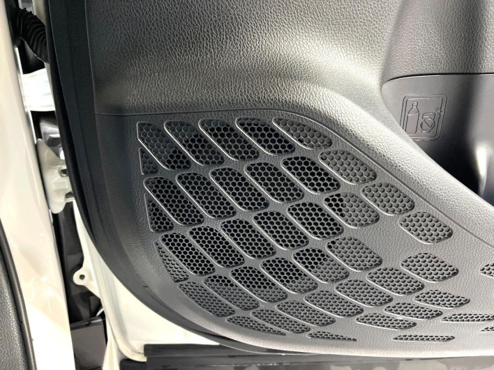 2018 Toyota Noah DAA-ZWR80W (UW-6a2785c2d9e02)[6]